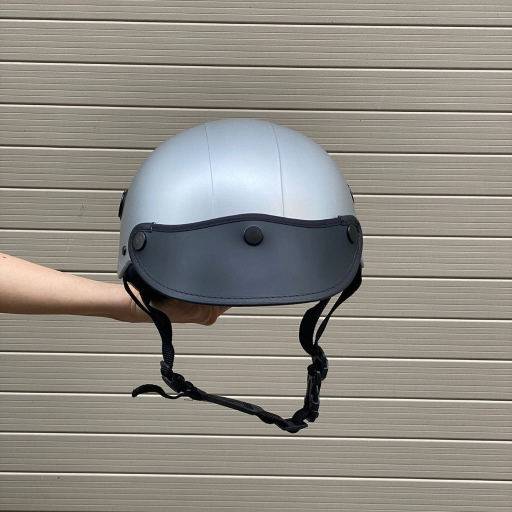 Bề mặt nhám chống bám dấu tay và trầy nhẹ