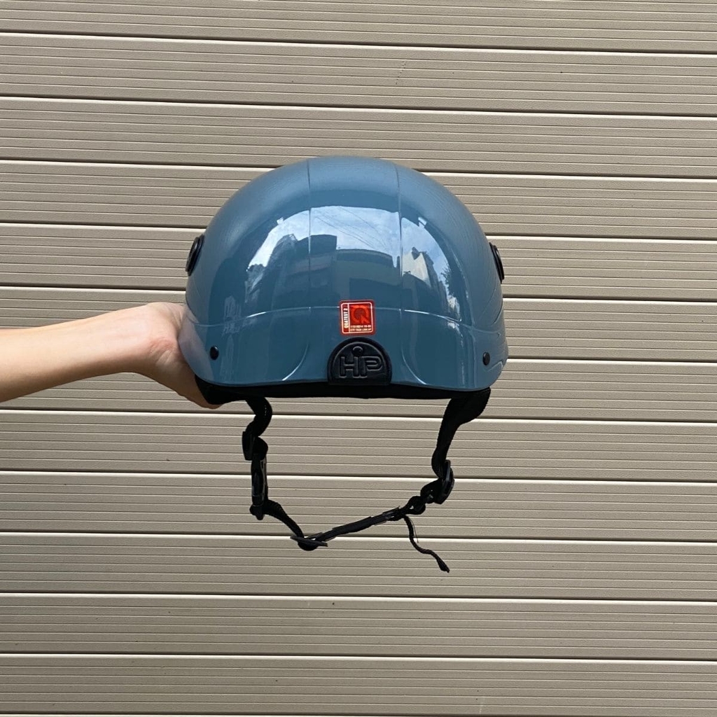 phía sau mũ có tem kiểm định CR