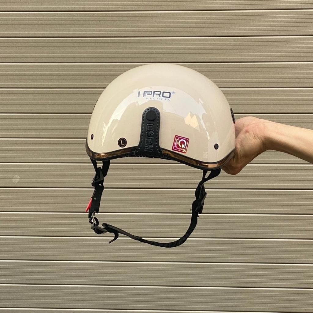 Tem CR dán phía sau mũ