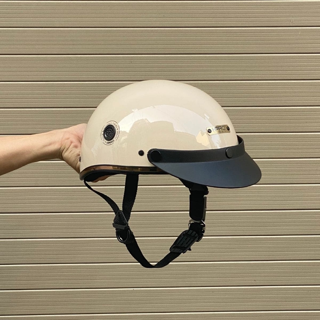 Góc nghiêng cho thấy form mũ nhỏ gọn