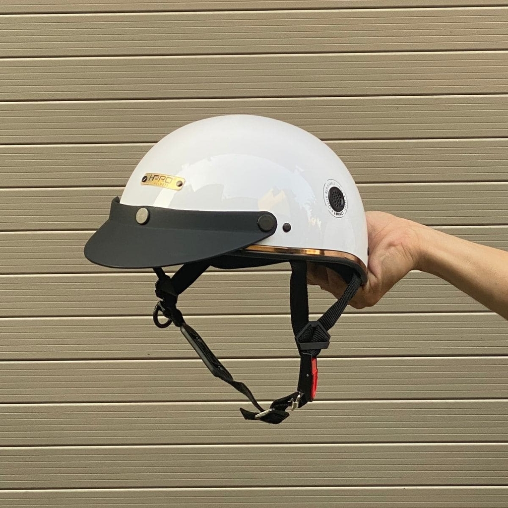 Góc nghiêng trái của mũ