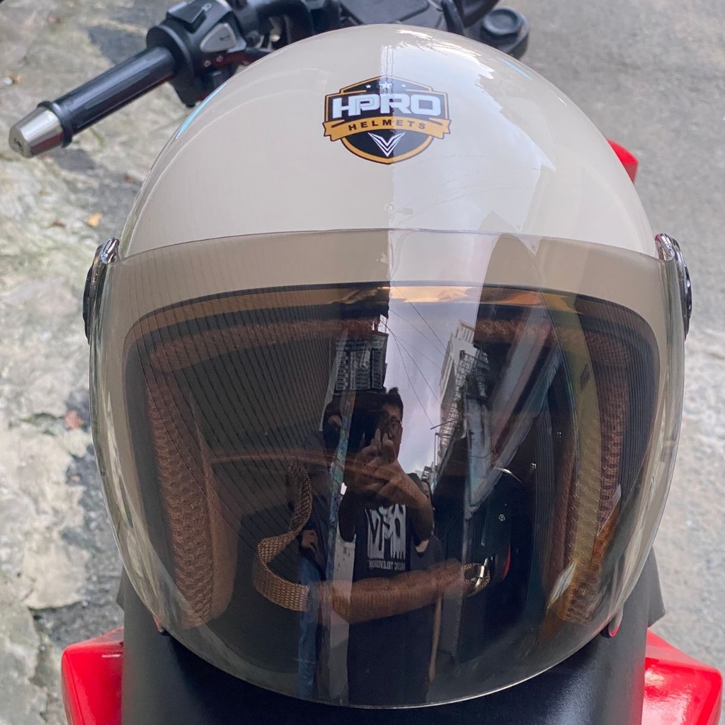 Mặt trước mũ 3/4 HP04K kem bóng, kính trà khói