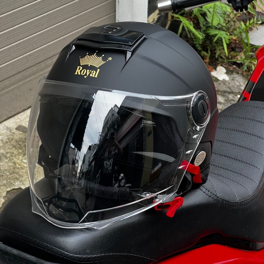 Logo Royal nổi bật, thiết kế 2 kính tiện dụng