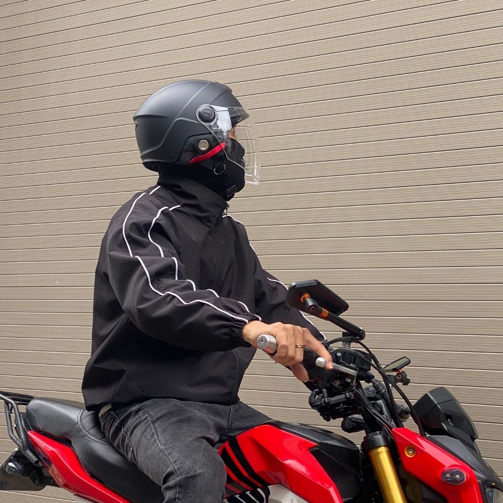 Kính ngoài trong suốt che kín mặt, dễ dàng thao tác