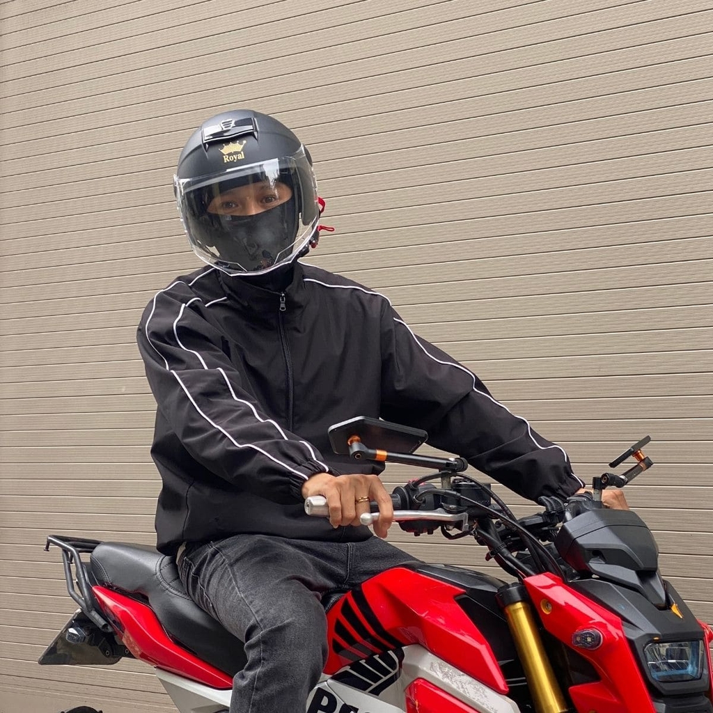 Hình ảnh thực tế sử dụng mũ Royal M289 khi di chuyển