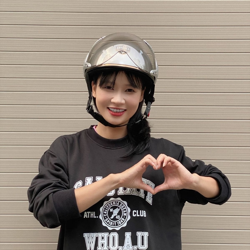 Phiên bản HP03K bạc bóng sang trọng, phù hợp đi làm và đi phố hàng ngày