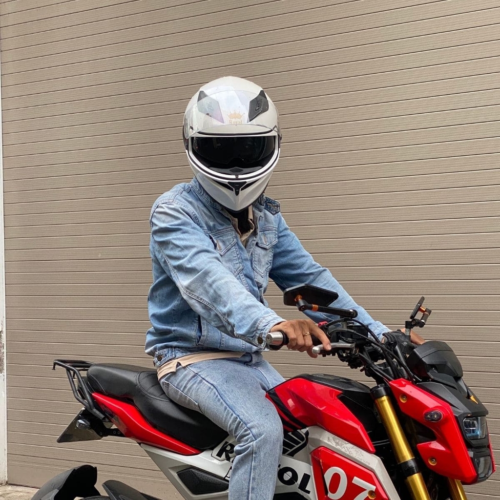 Người đội Royal M138B trắng bóng