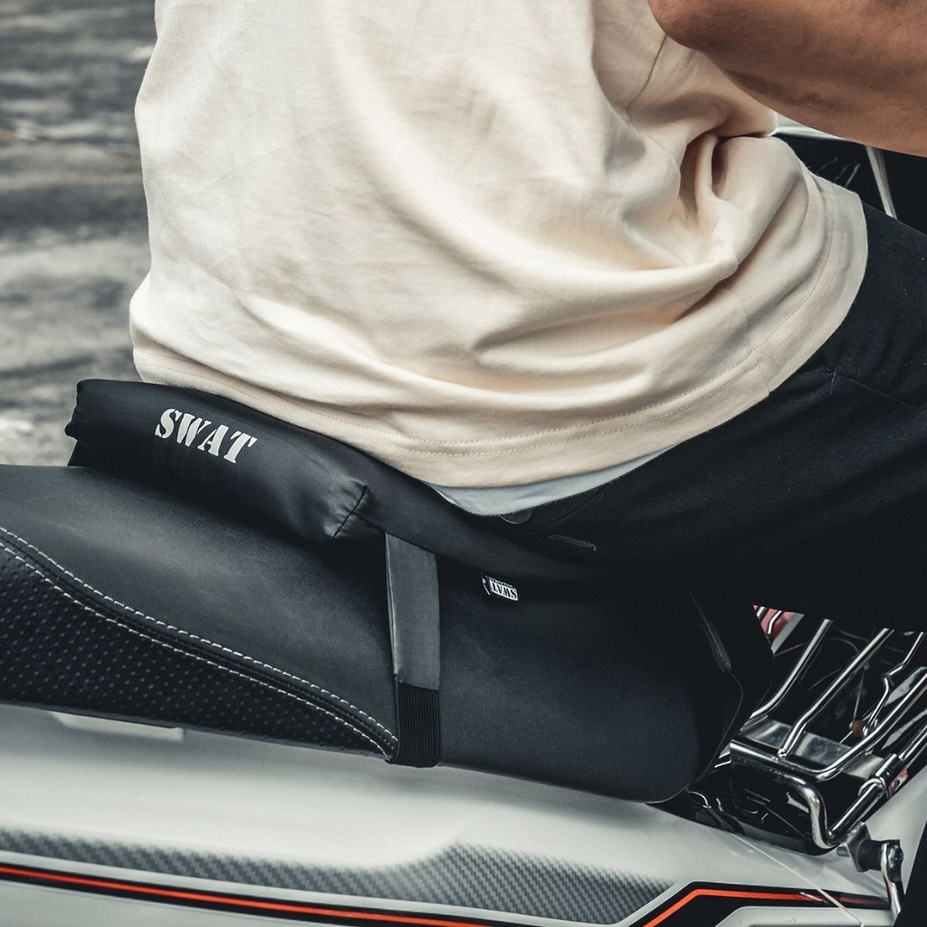 Đệm Lót Yên Xe Máy SWAT – Siêu Êm, Đàn Hồi Tốt, Kháng Nước 99%, Phù Hợp Mọi Dòng Xe