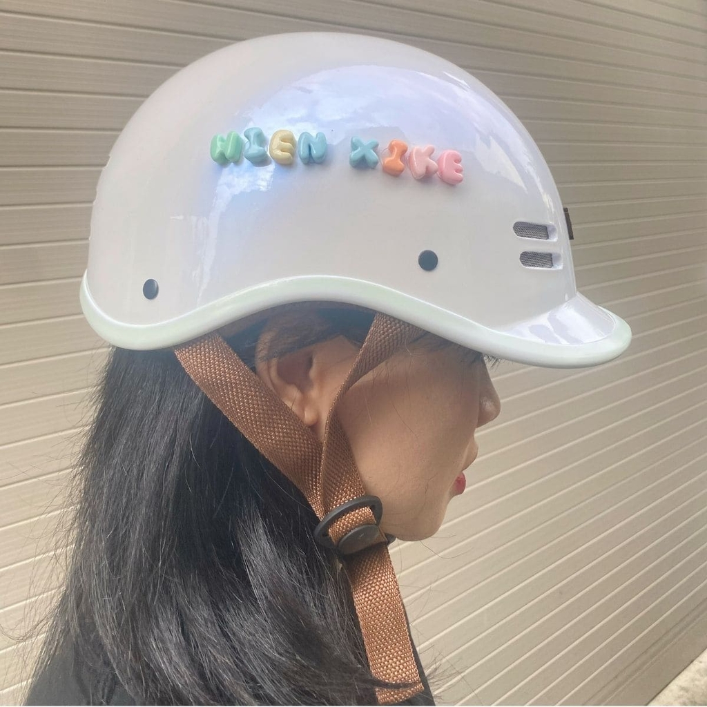 Mũ Bảo Hiểm AGU A39 Cá Heo – Màu Trắng Bóng, Chuẩn Quatest 2 – Tặng Tai Gấu & Charm Tên