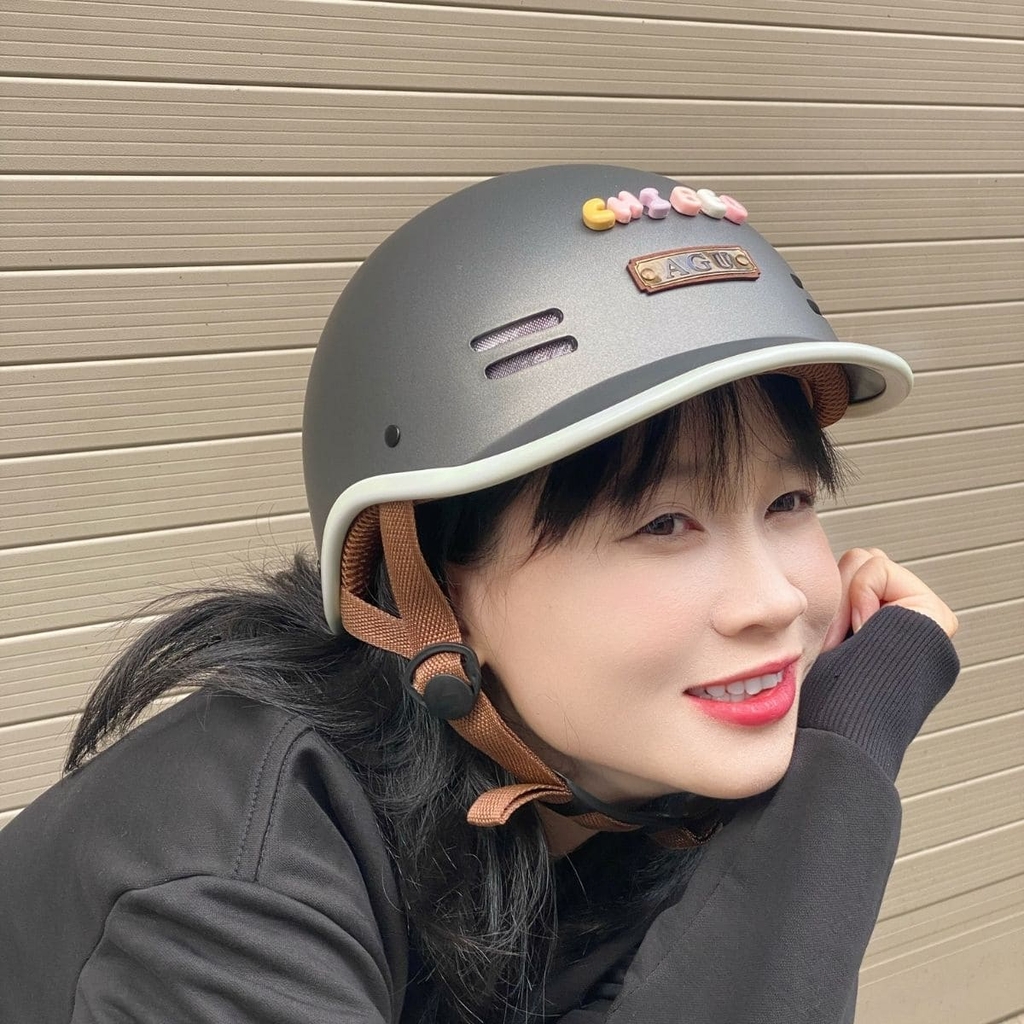 Mũ Bảo Hiểm Nửa Đầu AGU A39 Cá Heo – Màu Xám Titanium Nhám, Hot Trend 2025