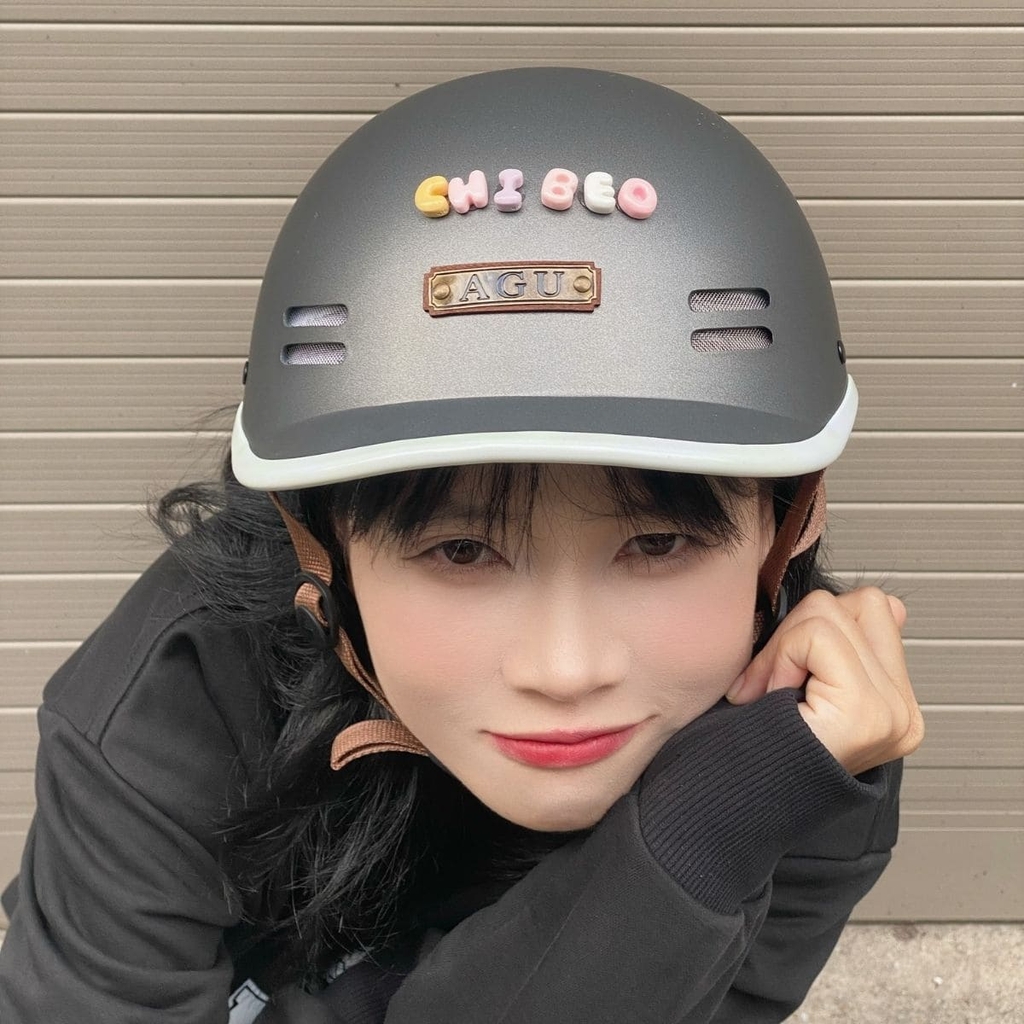 Mũ Bảo Hiểm Nửa Đầu AGU A39 Cá Heo – Màu Xám Titanium Nhám, Hot Trend 2025