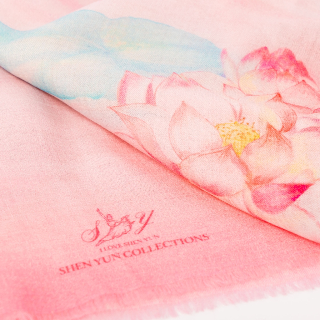 Khăn quàng dài (Lady of thecourtyard)