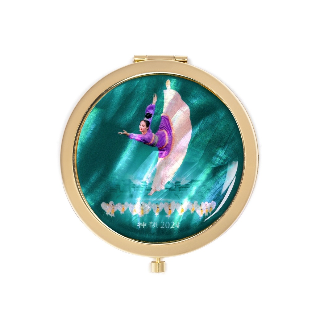 Gương trang điểm (Shen Yun Poster 2024)