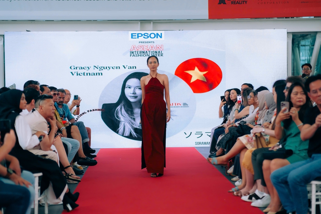 PURSUIT AO DAI