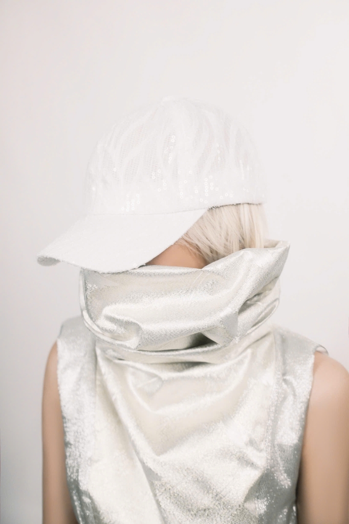 "GOLDEN METALLIC JACQUARD" CAP.