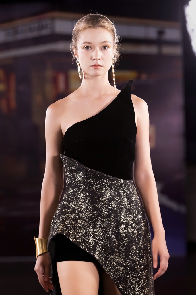 ATTUNEMENT SKIRT