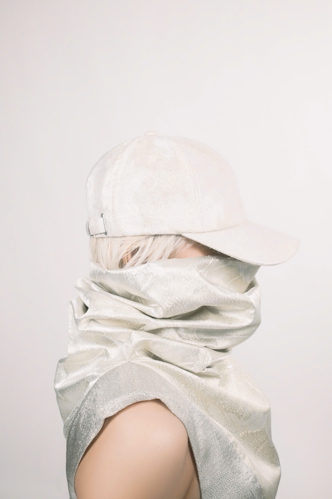 "GOLDEN METALLIC JACQUARD" CAP.
