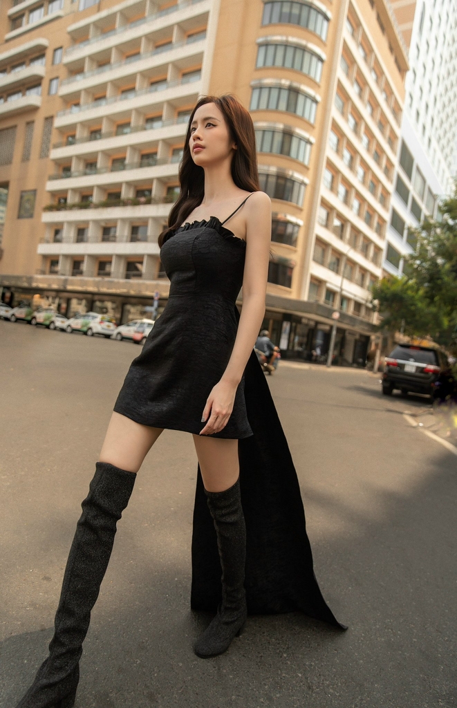 RUFFLED LONG TRAIN DRESS