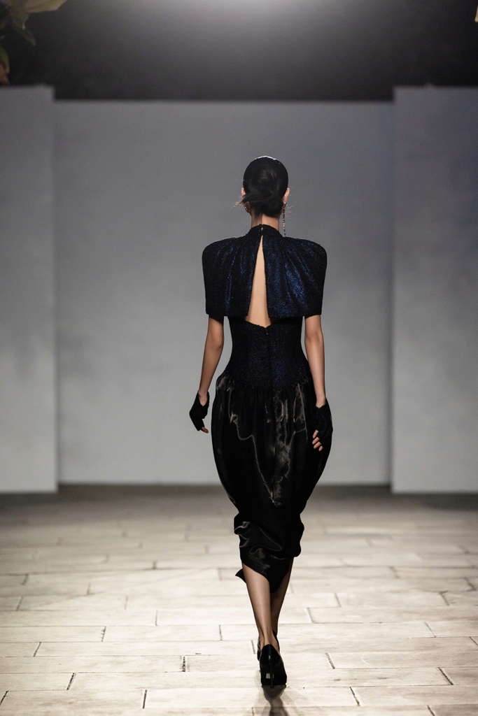 SHEATH OUTERWEAR
