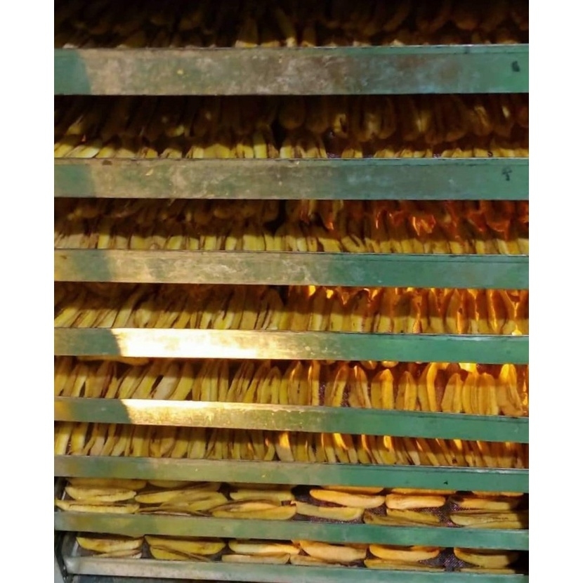 Chuối cắt đôi sấy dẻo không đường.