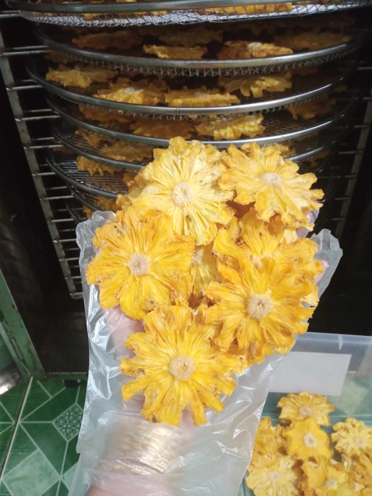 Thơm sấy muối ớt không đường.