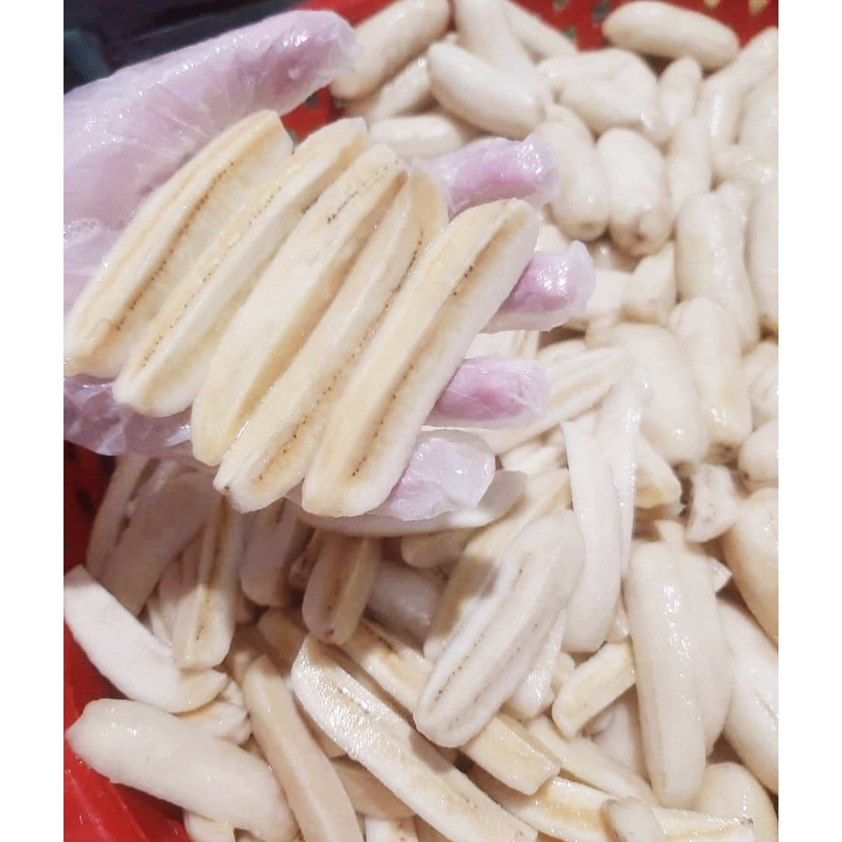 Chuối cắt đôi sấy dẻo không đường.