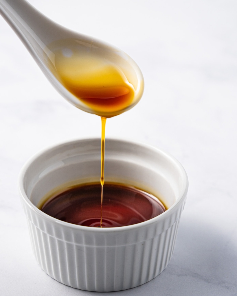 Nước màu  cô đặc từ nước cốt trái thơm/dứa ( dùng ướp món kho) chai 330ml