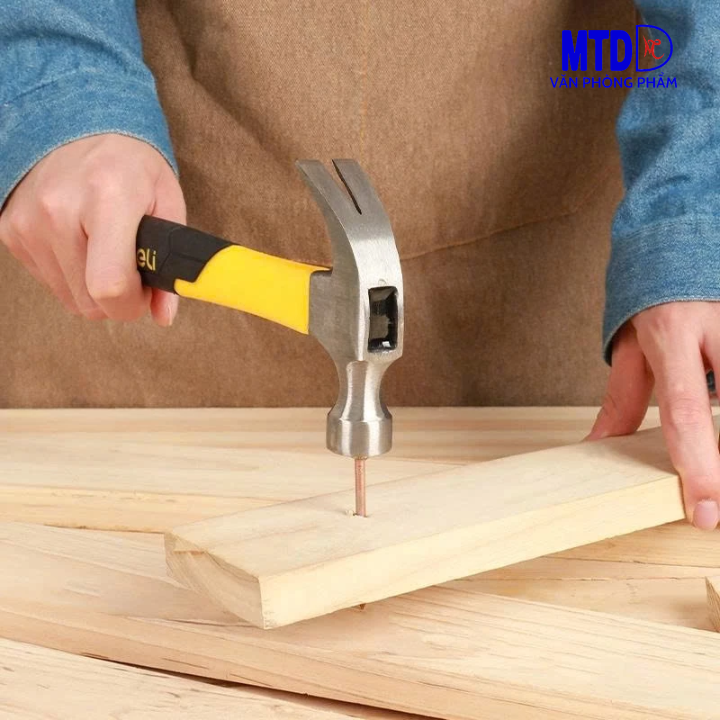 Búa Nhổ Đinh Deli 0.25kg (DL 5001), 0.5kg (DL 5027Y), 0.75kg (Dl 5003) - Thép Carbon Cao Cấp, Cán Nhựa Chống Trượt. Đầu búa chống xốc, được xử lý nhiệt