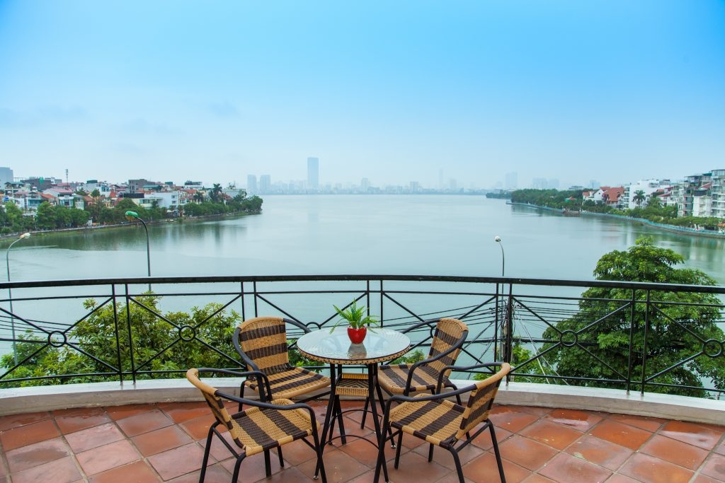 Lake View Building • P201 - 72 Xuân Diệu