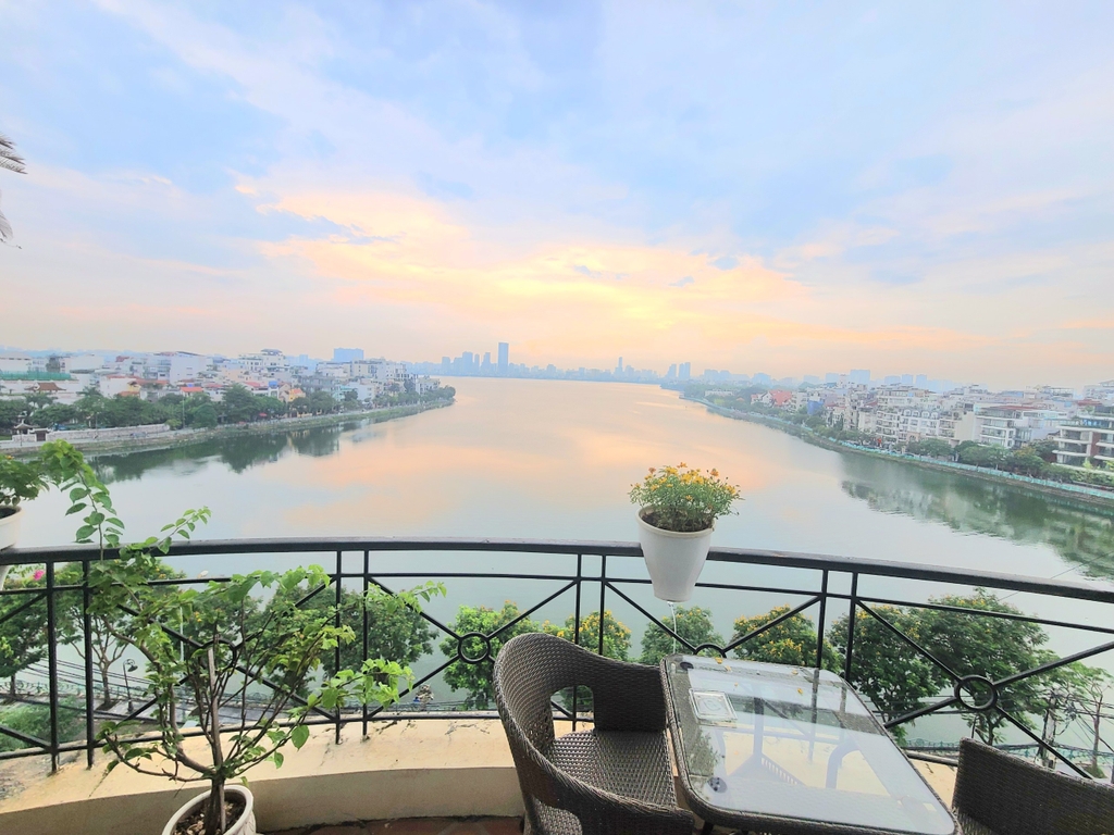 Lake View Building • P601- 72 Xuân Diệu