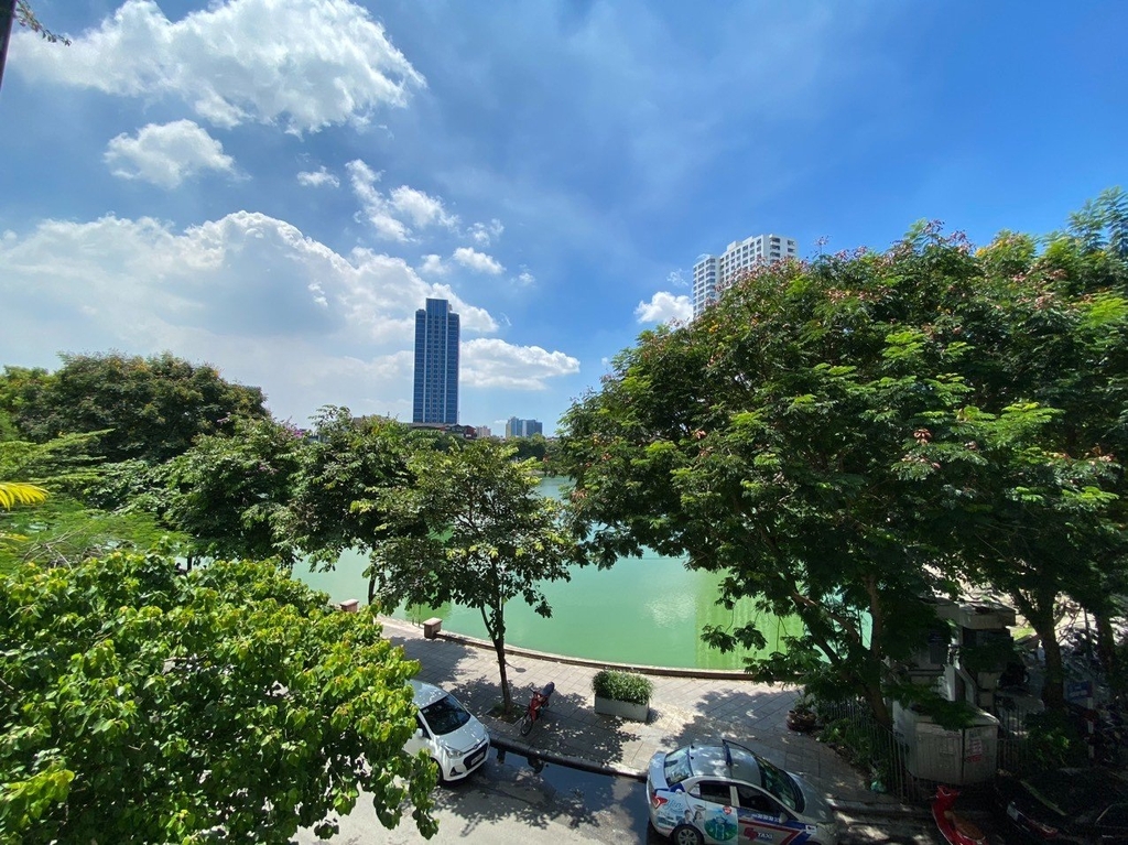 Grand Spring Suite • P303 (Lake Balcony) - 20 Phạm Huy Thông