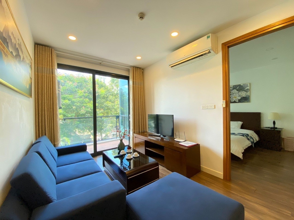 Grand Spring Suite • P303 (Lake Balcony) - 20 Phạm Huy Thông