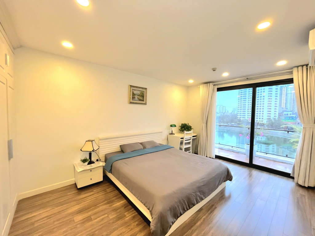Grand Spring Suite • P602 (Lake Balcony) - 20 Phạm Huy Thông
