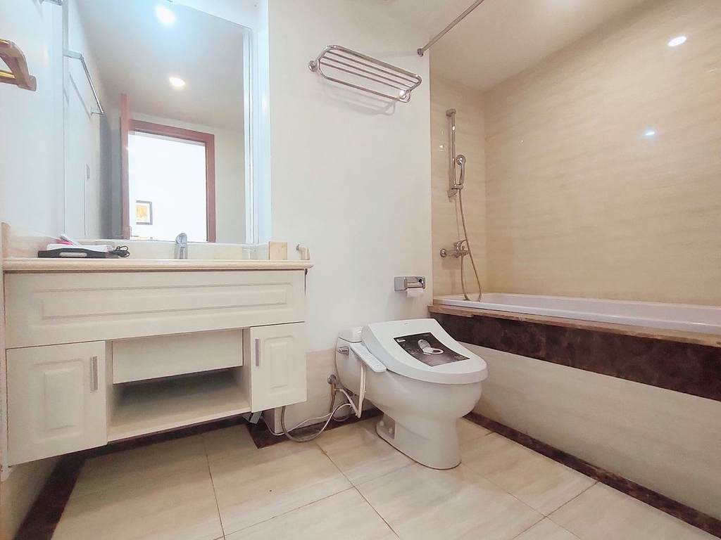 Grand Spring Suite • P603 (Lake Balcony) - 20 Phạm Huy Thông