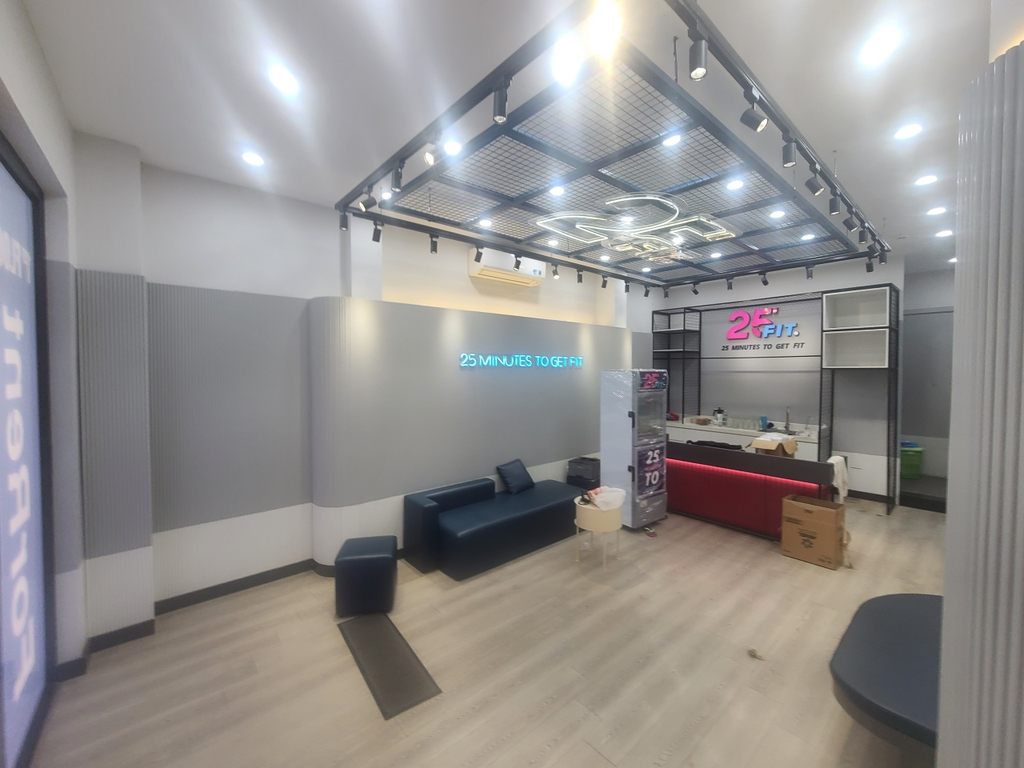 Lake View Building • Showroom T1 - 72 Xuân Diệu