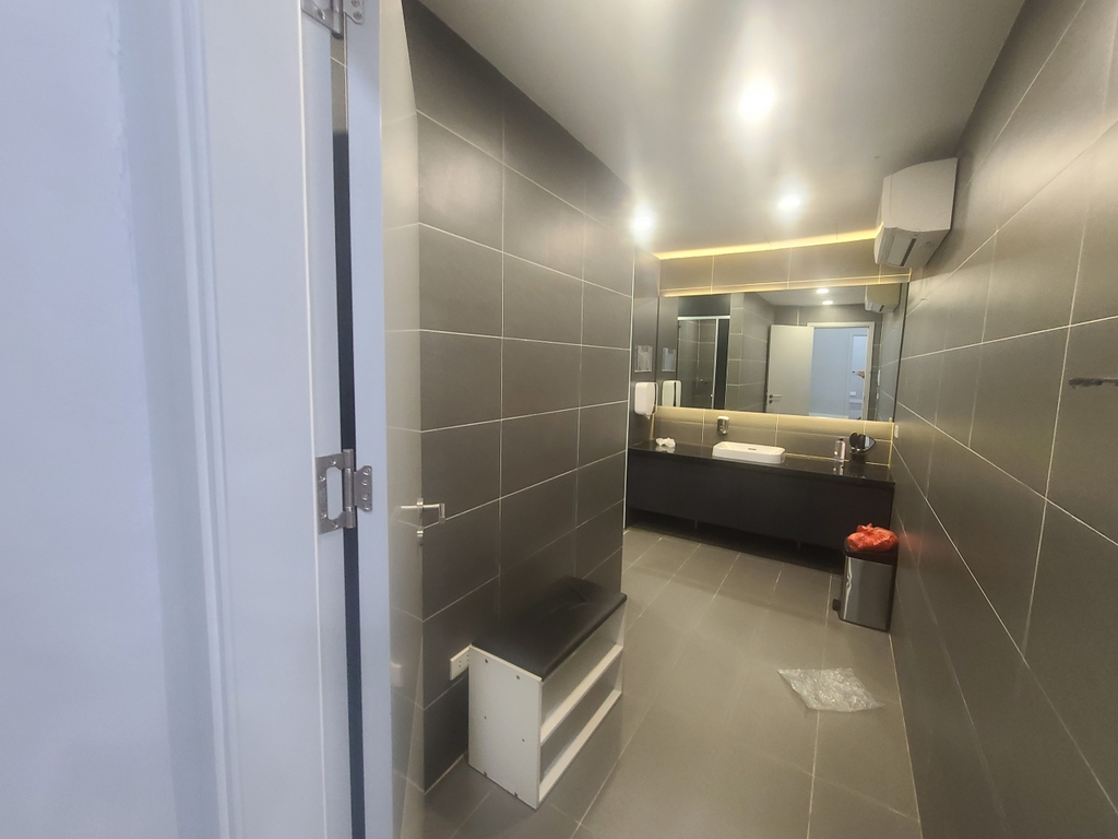 Lake View Building • Showroom T1 - 72 Xuân Diệu