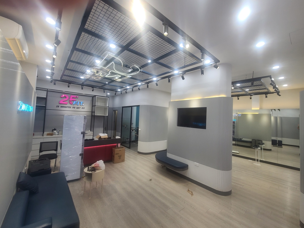 Lake View Building • Showroom T1 - 72 Xuân Diệu