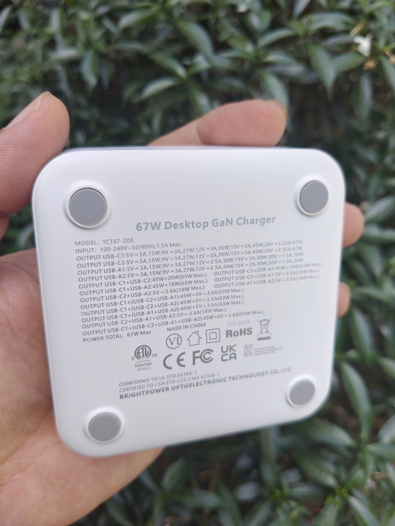 [Instock] Trạm sạc để bàn Toocki 67w có đế đứng (Kho đối tác)