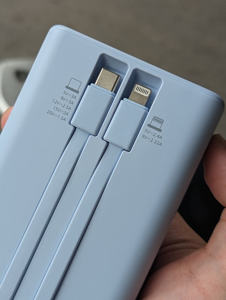 [Instock] Pin dự phòng Romoss 20.000mAh 30W, kèm 2 dây C+L (Kho đối tác)