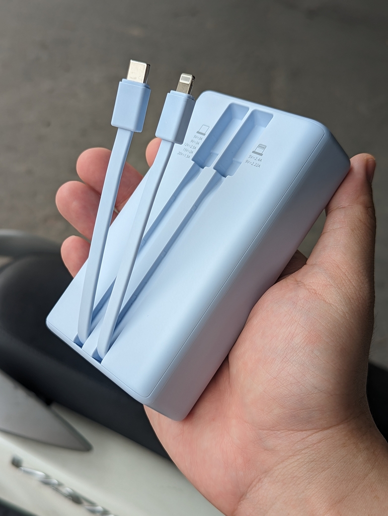 [Instock] Pin dự phòng Romoss 20.000mAh 30W, kèm 2 dây C+L (Kho đối tác)