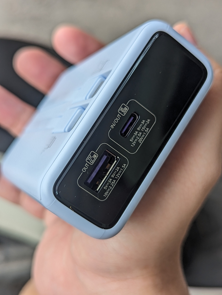[Instock] Pin dự phòng Romoss 20.000mAh 30W, kèm 2 dây C+L (Kho đối tác)