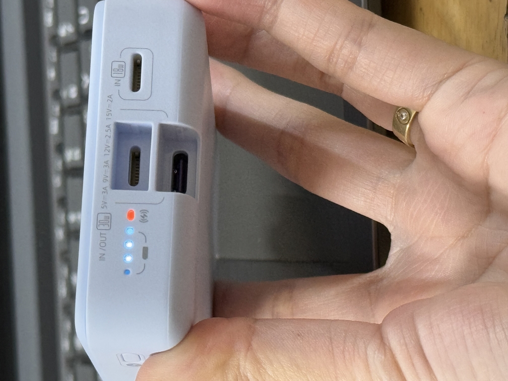 [Instock] PIN DỰ PHÒNG ROMOSS MAGSAFE 10.000MAH 30W, SẠC ĐƯỢC IPOD, SMARTWATCH (Kho đối tác)