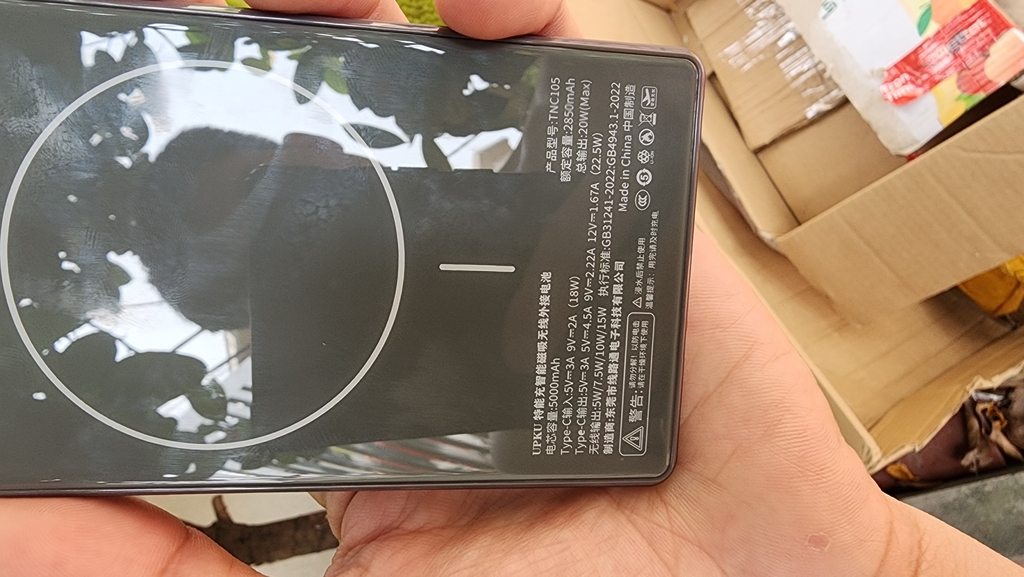 [Instock] Pin dự phòng UPKU 5.000mah, vỏ kim loại, mặt kính có Magsafe (Kho đối tác)