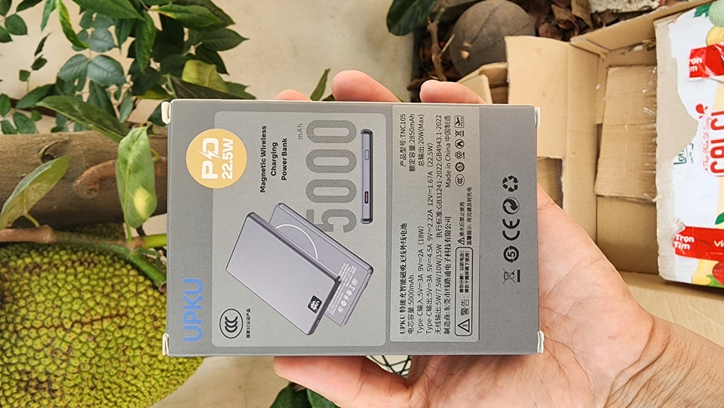 [Instock] Pin dự phòng UPKU 5.000mah, vỏ kim loại, mặt kính có Magsafe (Kho đối tác)