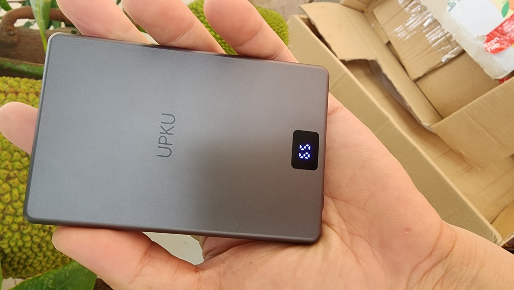 [Instock] Pin dự phòng UPKU 5.000mah, vỏ kim loại, mặt kính có Magsafe (Kho đối tác)