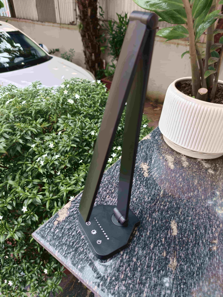 [Thanh lý] ĐÈN HỌC CẢM ỨNG, ĐIỀU CHỈNH ĐƯỢC ÁNH SÁNG, LỖI CHÂN ĐẾ KHÔNG VỮNG (Kho đối tác)