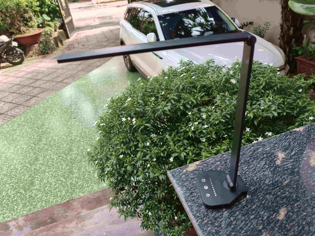 [Thanh lý] ĐÈN HỌC CẢM ỨNG, ĐIỀU CHỈNH ĐƯỢC ÁNH SÁNG, LỖI CHÂN ĐẾ KHÔNG VỮNG (Kho đối tác)