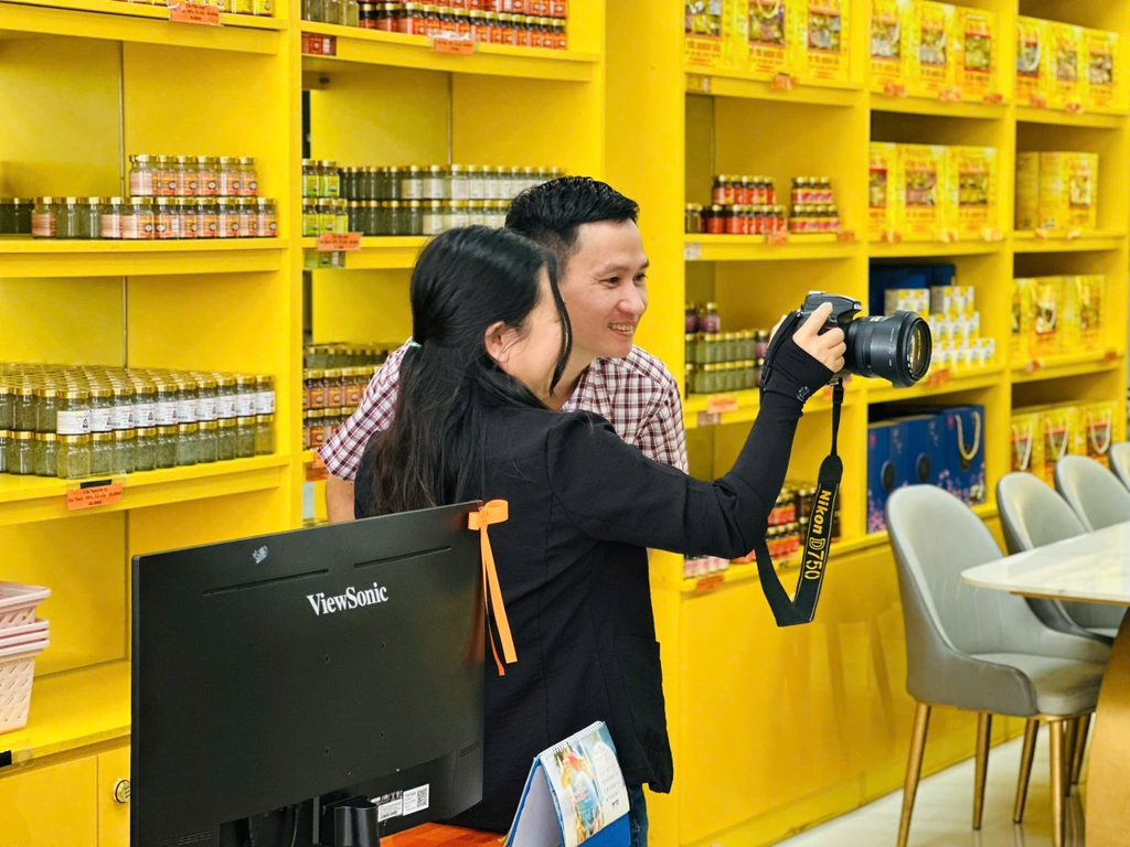 https://www.baokiengiang.vn/diem-den/mua-dac-san-kien-giang-o-dau-26555.html?gidzl=mypT3_7BRXxDrDm0yjre7C3KtWJbXcuQre7RL-o7F1ZKque3lO0v4zE7Z0kyrpOHqTJJ2s4BCOCf-yLh5m