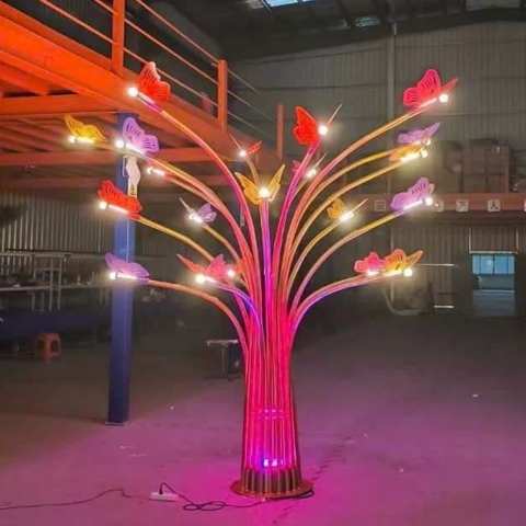Cột đèn trang trí đường phố vỉa hè công viên với họa tiết cánh bướm Rgb đổi màu