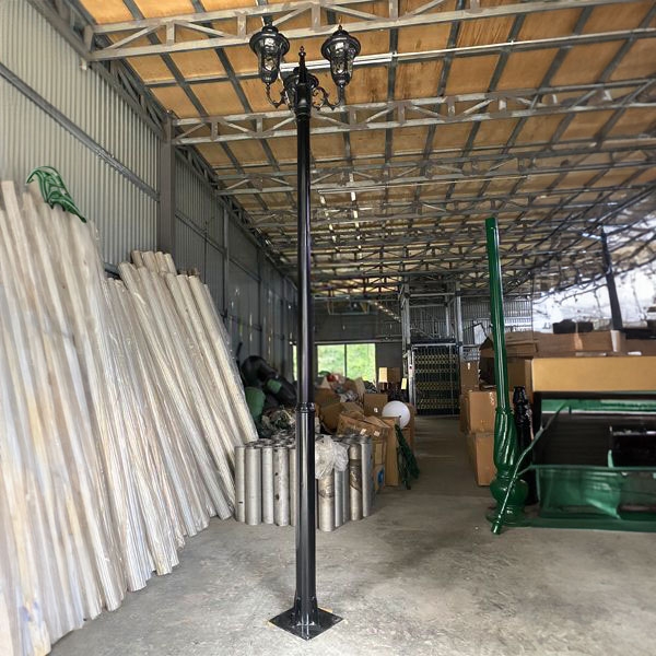 Cột đèn sân vườn DC12